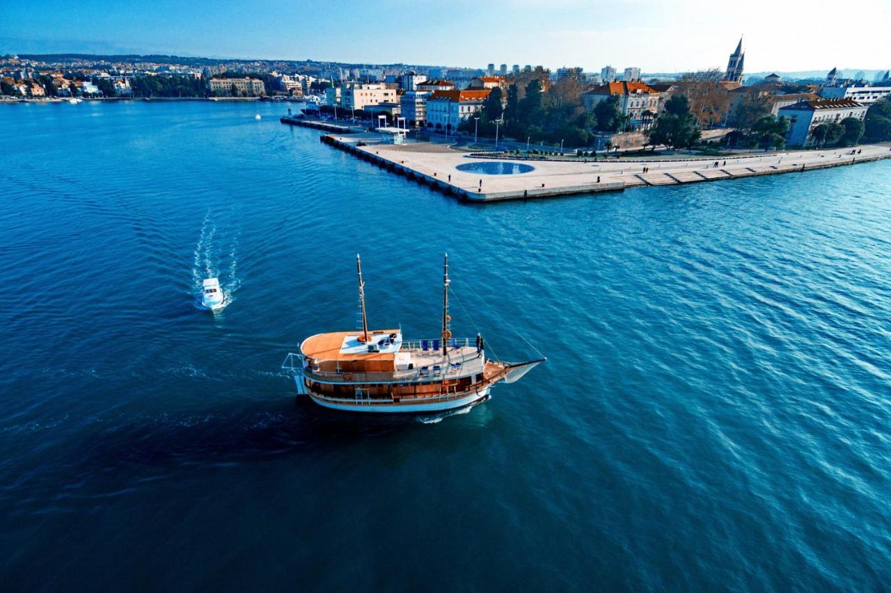 Rhythm Floating Hostel - Задар Екстериор снимка