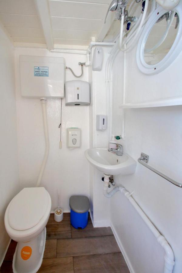 Rhythm Floating Hostel - Задар Екстериор снимка